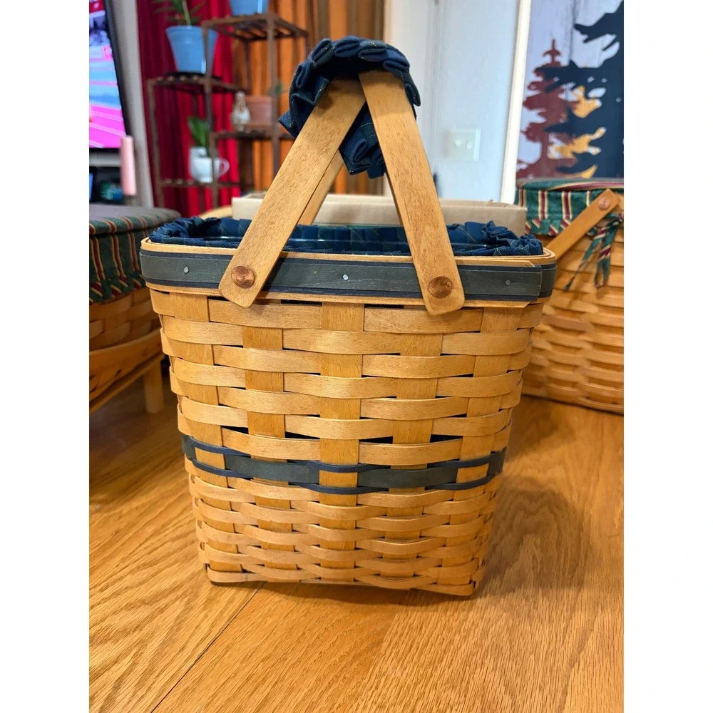 Longaberger‎ 1996 Collectors Club Basket – Signed – Christmas Collection